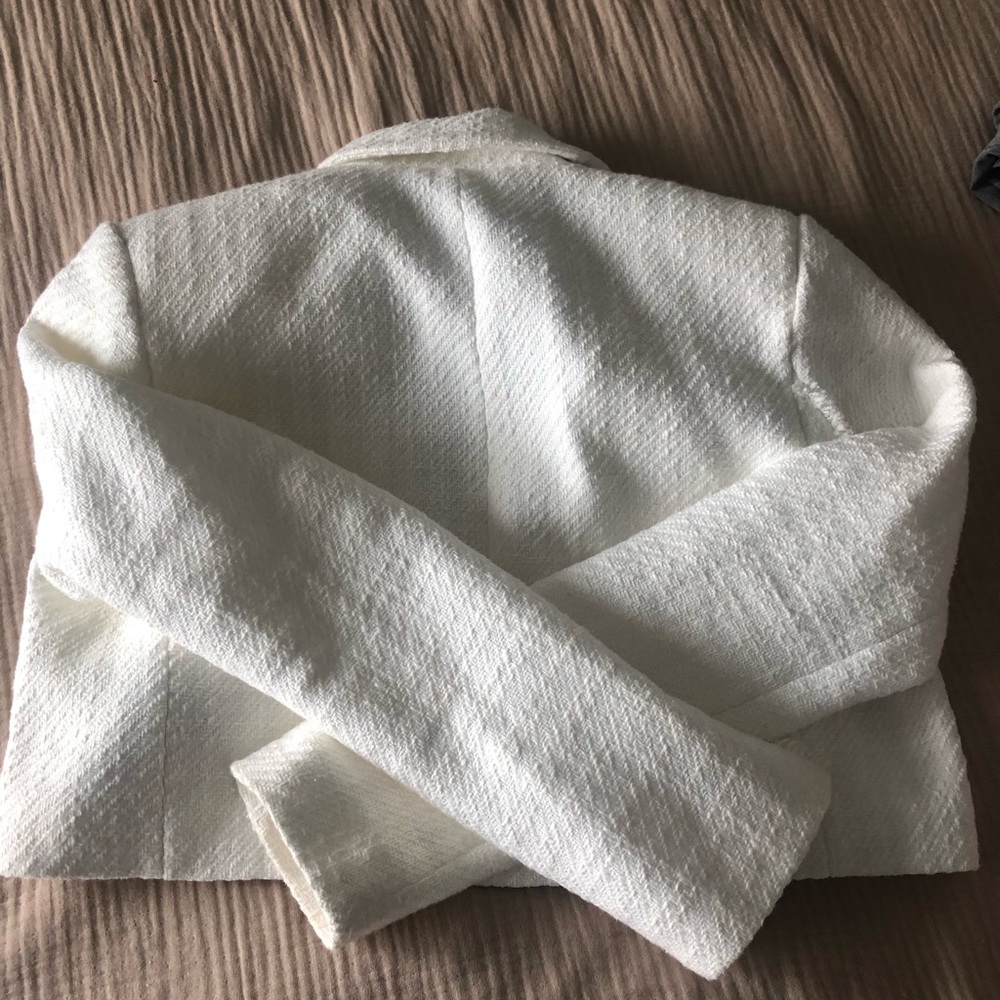 Zara white blazer (size small, excellent conditon)